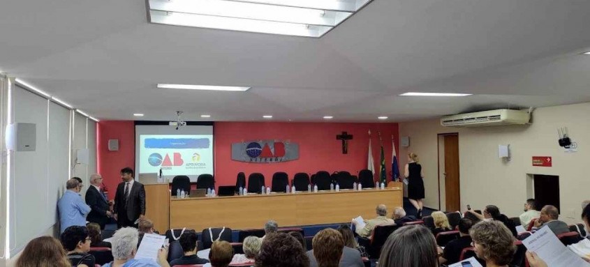 Dois rapazes vítimas de erro policial foram convidados e participarão da mesa de discussões - Foto: Divulgação Dois rapazes vítimas de erro policial foram convidados e participarão da mesa de discussões