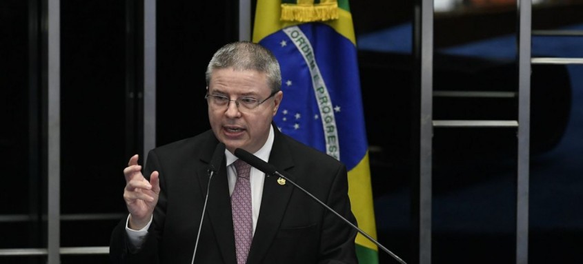 Senador vai ocupar a vaga do ministro Raimundo Carreiro
