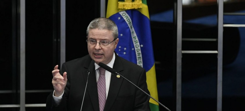 Senador vai ocupar a vaga do ministro Raimundo Carreiro

