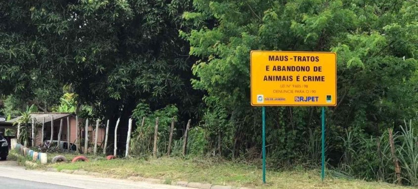 Campanha educativa tem objetivo de coibir maus-tratos e incentivar adoção. A Ação começou na Via Lagos, e agora chegou à Rj125 - Foto: RJPET Campanha educativa tem objetivo de coibir maus-tratos e incentivar adoção. A Ação começou na Via Lagos, e agora chegou à Rj125