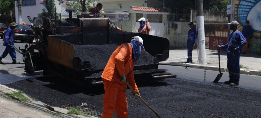 Obra foi garantida pelo programa "Asfalta São Gonçalo", uma parceria da prefeitura municipal com o Governo do Estado, através do Departamento de Estradas de Rodagem (DER)