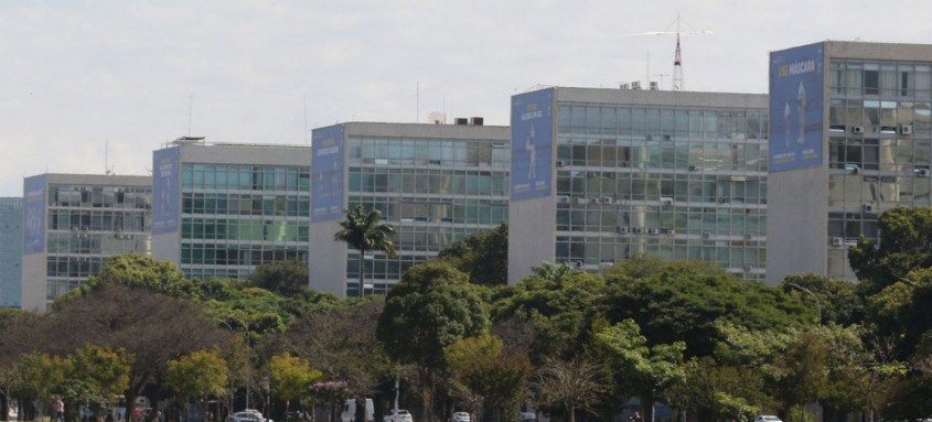 Três feriados cairão nos fins de semana
    