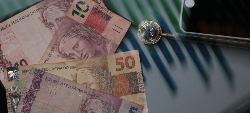 Texto libera quase R$ 110 bilhões em gastos no próximo ano
    