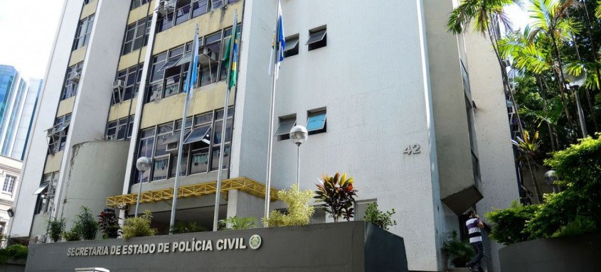 Apreensão de celulares do delegado mostrou novas provas dos crimes
    