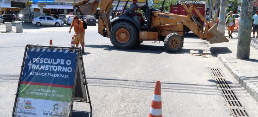 Objetivo é acabar com problema antigo de enchentes em avenida

    