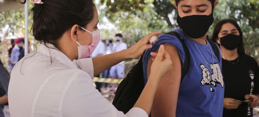 Mais de 140 milhões de pessoas tomaram duas doses da vacina
- Foto: Breno Esaki/Secretaria de Sa..de do Distrito Federal Mais de 140 milhões de pessoas tomaram duas doses da vacina