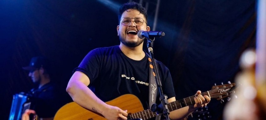 Maurílio, que fazia dupla com a cantora Luiza, passou mal durante gravação de DVD em Goiás - Foto: Divulgação Maurílio, que fazia dupla com a cantora Luiza, passou mal durante gravação de DVD em Goiás