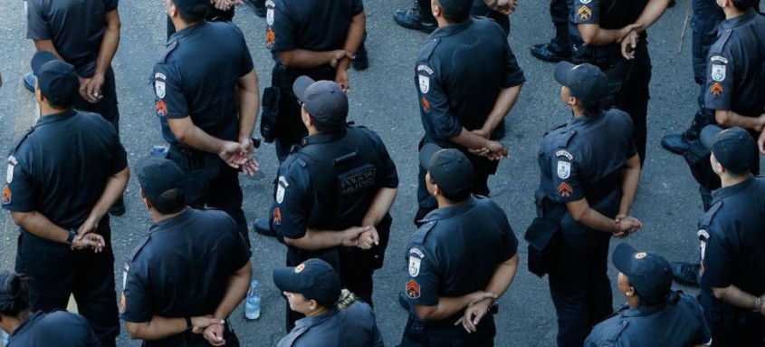 Serão 18.045 policiais e 2.280 viaturas atuando em todo território
- Foto: Fernando Fraz..o/Ag..ncia Brasil Serão 18.045 policiais e 2.280 viaturas atuando em todo território