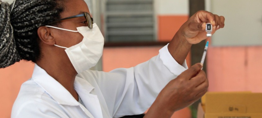 Município de Niterói também segue em repescagem contínua para a aplicação da primeira e segunda dose da vacina contra a covid-19
- Foto: Divulgação / Prefeitura de Niterói Município de Niterói também segue em repescagem contínua para a aplicação da primeira e segunda dose da vacina contra a covid-19