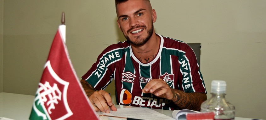 Apoiador Nathan assinou contrato de uma temporada com o Fluminense - Foto: Mailson Santana / Fluminense Apoiador Nathan assinou contrato de uma temporada com o Fluminense