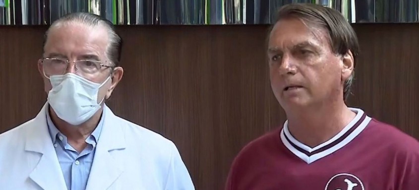  Presidente Jair Bolsonaro concedeu entrevista coletiva à imprensa acompanhado do dr. Antonio Luiz de Macedo