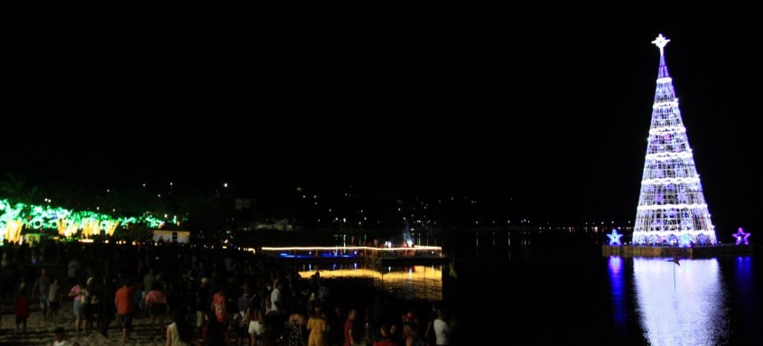 Casa Mágica do Noel, Árvore de Natal e a peça Casa Mágica do Noel, Árvore de Natal e a peça