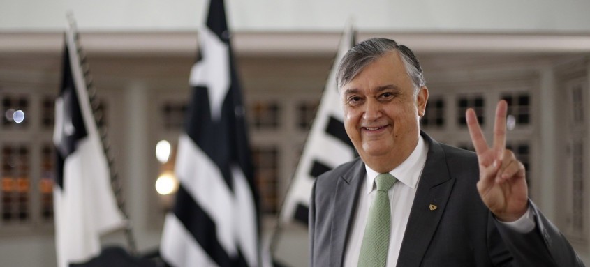 Presidente do Botafogo, Durcesio Mello, comemorou a assinatura com o investidor John Textor