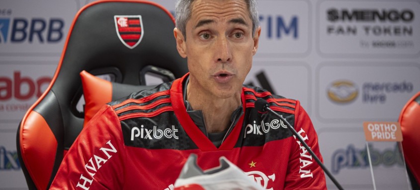 Paulo Sousa concedeu ontem, no Ninho do Urubu, sua primeira entrevista coletiva como treinador do Flamengo - Foto: Alexandre Vidal / Flamengo Paulo Sousa concedeu ontem, no Ninho do Urubu, sua primeira entrevista coletiva como treinador do Flamengo