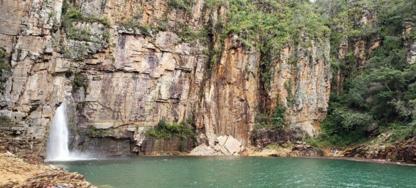 Deslizamento de rocha em Capitólio deixou dez pessoas mortas e várias outras feridas no Lago de Furnas - Foto: Divulgação/CBMMG Deslizamento de rocha em Capitólio deixou dez pessoas mortas e várias outras feridas no Lago de Furnas