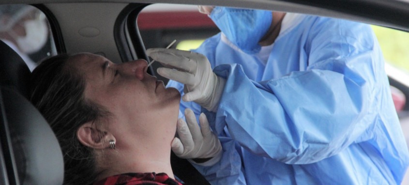 Em parceria com a UFF e a FeSaúde, testes estão disponíveis para aplicação em motoristas e pedestres - Foto: Berg Silva/Prefeitura de Niterói Em parceria com a UFF e a FeSaúde, testes estão disponíveis para aplicação em motoristas e pedestres