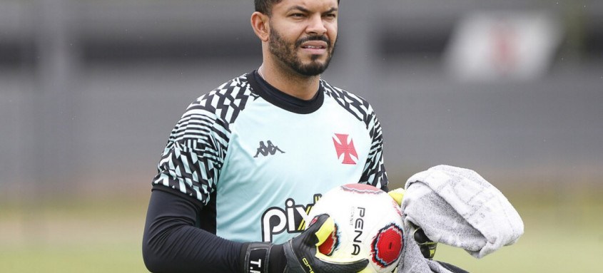 Apresentado ontem oficialmente, o goleiro Thiago Rodrigues, ex-CSA, deve iniciar a temporada de 2022 como titular - Foto: Rafael Ribeiro / Vasco Apresentado ontem oficialmente, o goleiro Thiago Rodrigues, ex-CSA, deve iniciar a temporada de 2022 como titular