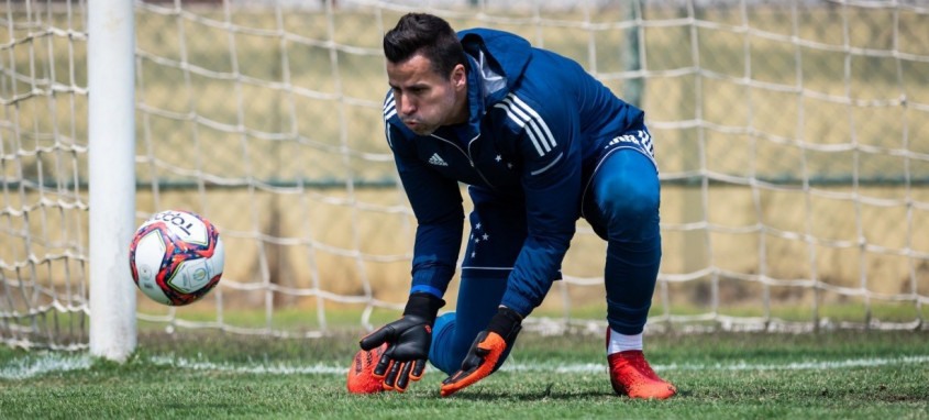 Experiente goleiro Fábio, que em 17 anos fez quase 1 mil jogos pelo Cruzeiro, defenderá agora as cores do Fluminense