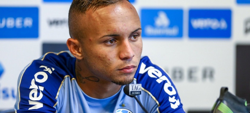 Éverton Cebolinha se destacou no Grêmio e foi vendido para o Benfica em agosto de 2020, a pedido de Jorge Jesus - Foto: Lucas Uebel / Grêmio Éverton Cebolinha se destacou no Grêmio e foi vendido para o Benfica em agosto de 2020, a pedido de Jorge Jesus