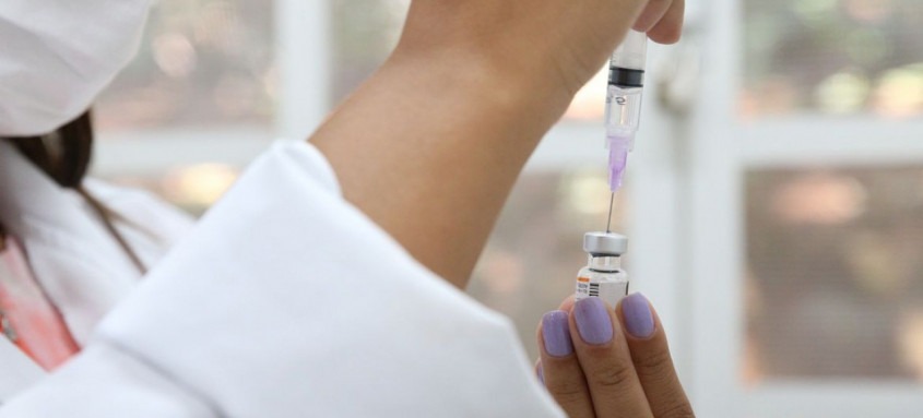 A ciência segue na luta para aprimorar as drogas e acabar com o virus - Foto: Rovena Rosa/Ag..ncia Brasil A ciência segue na luta para aprimorar as drogas e acabar com o virus