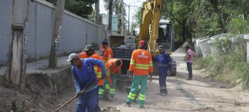 Equipes trabalham em ritmo acelerado nas obras de infraestrutura no Bichinho 