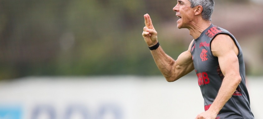Treinador Paulo Sousa fará hoje, em Volta Redonda, contra o Boavista, seu primeiro jogo no comando do Flamengo - Foto: Gilvan de Souza / Flamengo Treinador Paulo Sousa fará hoje, em Volta Redonda, contra o Boavista, seu primeiro jogo no comando do Flamengo