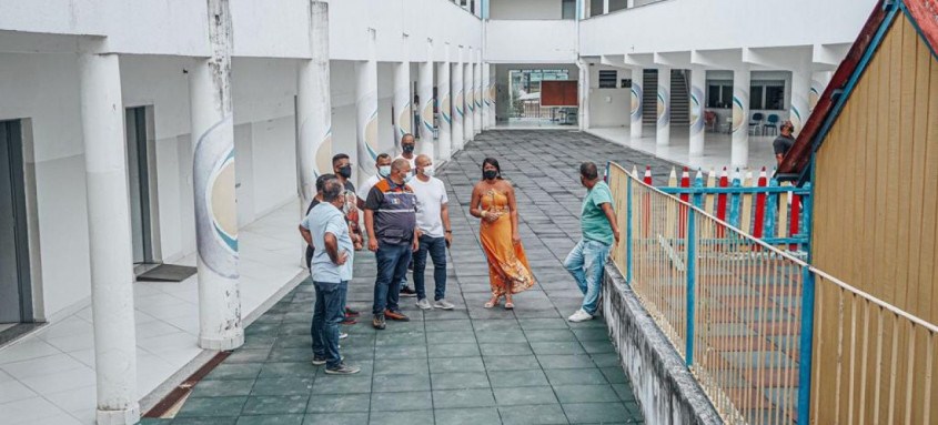 O prédio possui 18 salas de aula, quadra poliesportiva, banheiros, sala de professores, sala de direção, pátio coberto e descoberto - Foto: Divulgação O prédio possui 18 salas de aula, quadra poliesportiva, banheiros, sala de professores, sala de direção, pátio coberto e descoberto