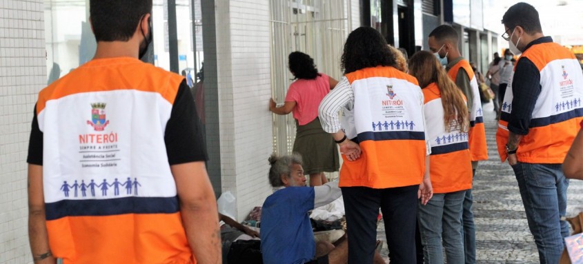 Ação contou com 12 atendimentos com encaminhamentos para pernoite e retirada de documentos - Foto: Berg Silva / Prefeitura Niterói Ação contou com 12 atendimentos com encaminhamentos para pernoite e retirada de documentos