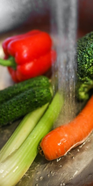 Lavar os alimentos com água não é o suficiente para prevenir doenças