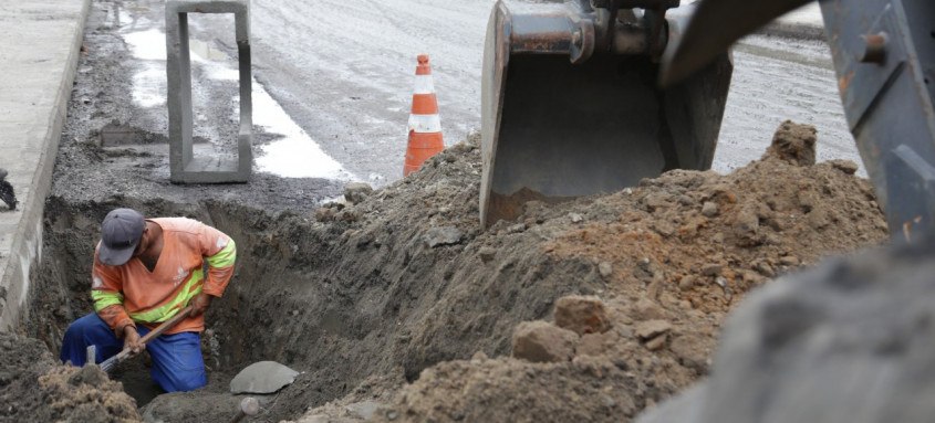As obras estavam paradas há oito anos e seguem em ritmo intenso. Moradores aprovam as intervenções na região