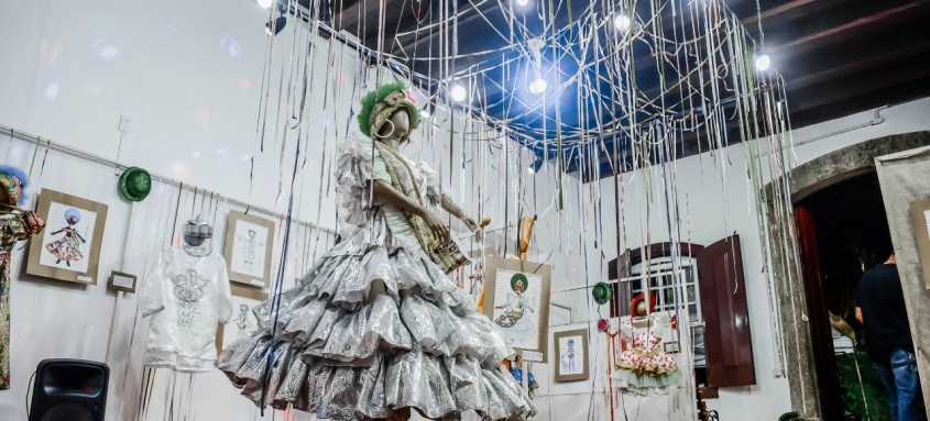 Exposição reúne o trabalho do carnavalesco Sidiney Rocha até março