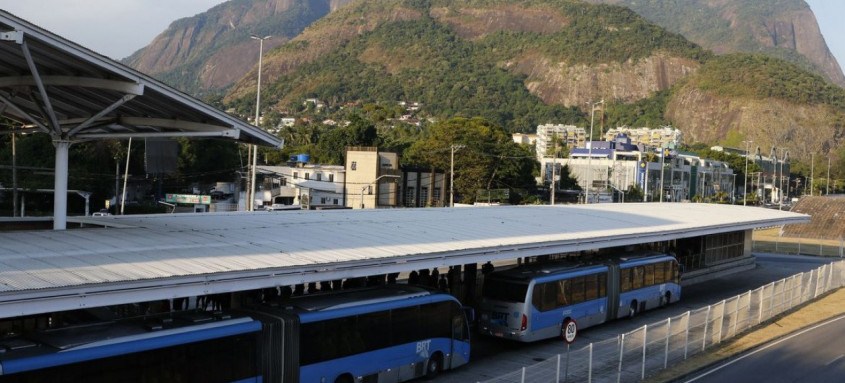 O sistema do BRT Rio foi inaugurado há uma década no Rio, com o corredor TransOeste ligando Santa Cruz e Barra
