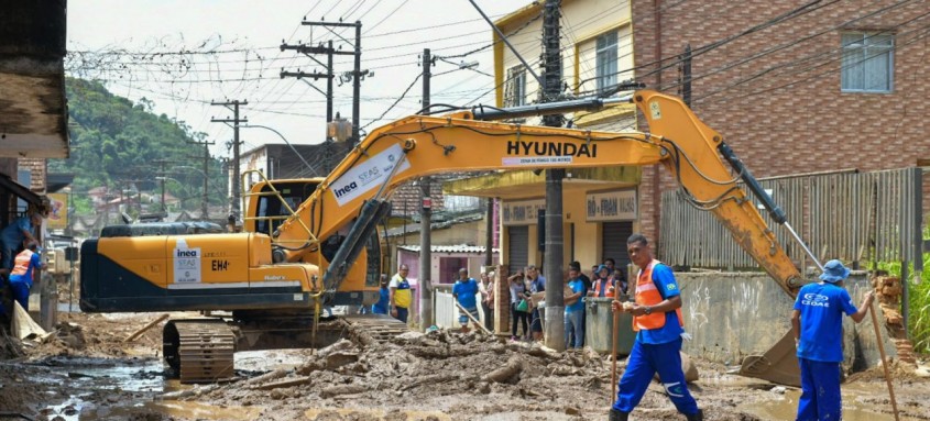 Os serviços seguem em ritmo intenso pelas ruas da Cidade Imperial