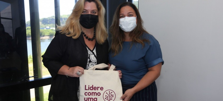 Cônsul americana visita Projeto Mulher Líder em Niterói
