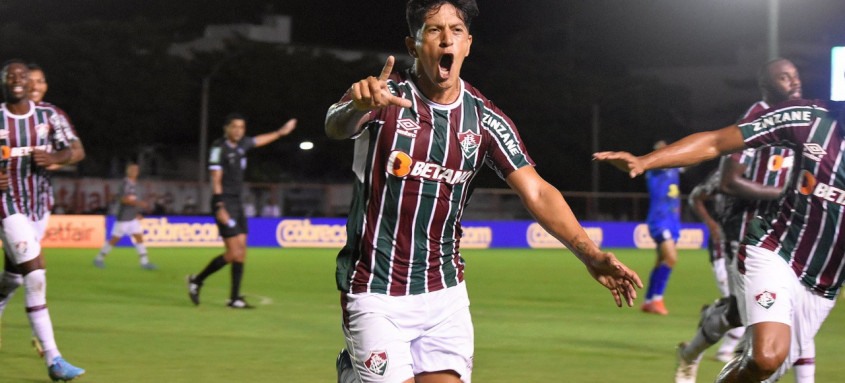 De um lado Cano, que brilhou no Vasco e agora inicia sua trajetória do Flu, no outro, Nenê, que depois de defender o Tricolor, resolveu a voltar para o Gigante da Colina e segue sendo um dos destaques da equipe cruz-maltina