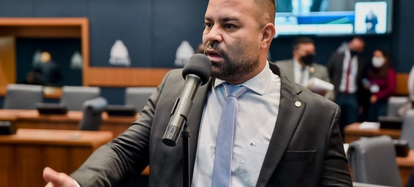 Deputado Filippe Poubel defende a necessidade de ampliar o acesso à informação das pessoas com deficiência auditiva 
