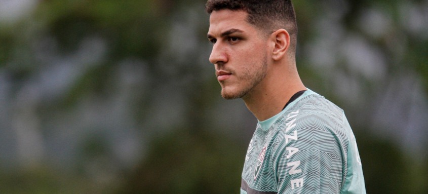 Zagueiro Nino, campeão olímpico com a Seleção Brasileira no ano passado, vem sendo observado pelo técnico Tite - Foto: Lucas Merçon / Fluminense Zagueiro Nino, campeão olímpico com a Seleção Brasileira no ano passado, vem sendo observado pelo técnico Tite