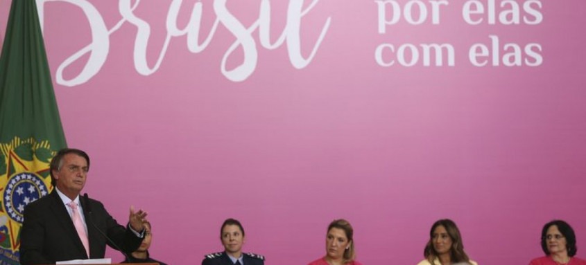 Presidente Jair  Bolsonaro lançou programas que beneficiam as mulheres no Dia Internacional da Mulher