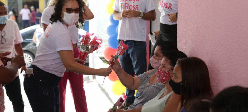 Homenagem às mulheres no Espaço Rosa, em São Gonçalo, no Dia Internacional da Mulher