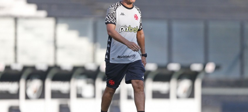 Técnico Zé Ricardo busca encontrar uma melhor formação do Vasco após eliminação precoce da Copa do Brasil