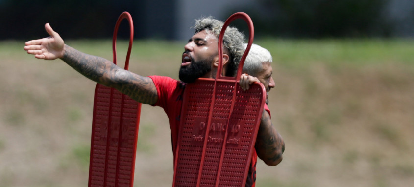 Gabigol e todo elenco rubro-negro agora pensam na partida contra o Coritiba, amanhã, desta vez pelo Brasileirão - Foto: Gilvan de Souza / Flamengo Gabigol e todo elenco rubro-negro agora pensam na partida contra o Coritiba, amanhã, desta vez pelo Brasileirão