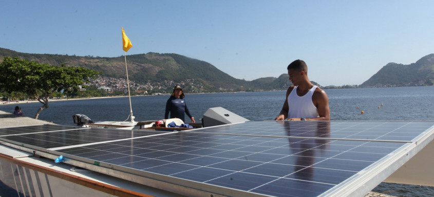 Embarcações movidas a energia solar fizeram os primeiros testes de provas e ajustes nos barcos nesta quarta-feira
