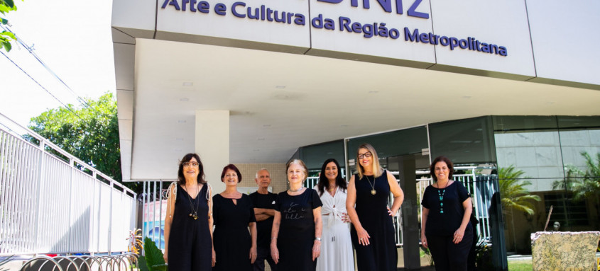 Artistas e produtora: Bia Torres, Lucia Lyra, Mario Reis, Maria Lucia Maluf, Cacau Dias, Fátima Dantas e Ana Schieck - Foto: Alex Ramos/Divulgação Artistas e produtora: Bia Torres, Lucia Lyra, Mario Reis, Maria Lucia Maluf, Cacau Dias, Fátima Dantas e Ana Schieck
