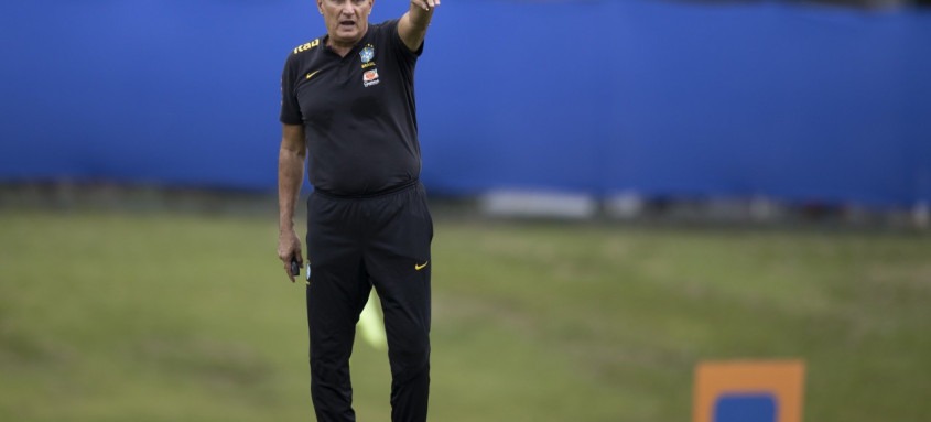 Tite, treinador da Seleção Brasileira, deve fazer várias modificações na equipe titular para o confronto