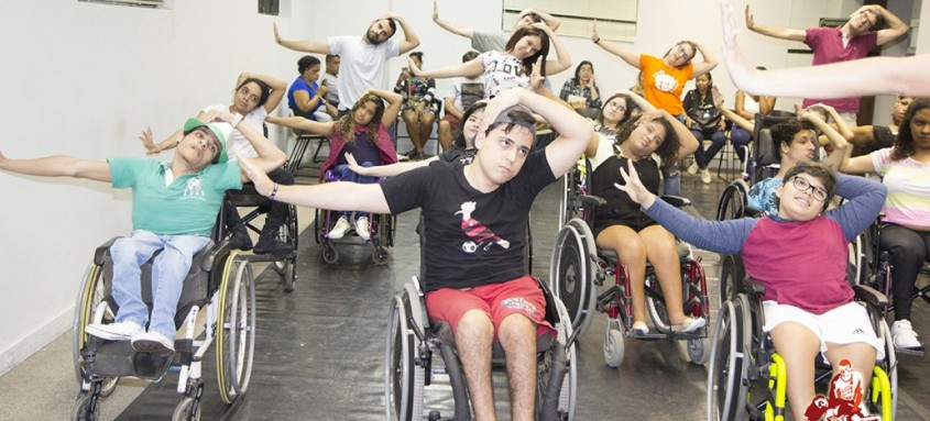 Projeto oferece aulas gratuitas de dança para cadeirantes 