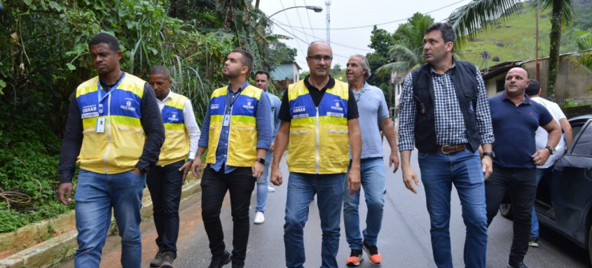Secretário Rogério Brandi e o prefeito Alan Bombeiro percorreram o município