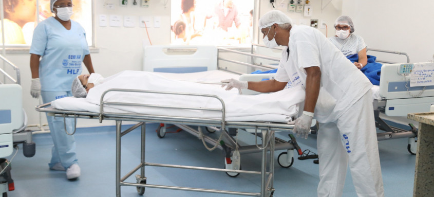 Hospital recebe pacientes que estão na fila da Central de Regulação do Estado. Por mês, serão realizadas 45 cirurgias - Foto: Renan Otto/Divulgação Hospital recebe pacientes que estão na fila da Central de Regulação do Estado. Por mês, serão realizadas 45 cirurgias