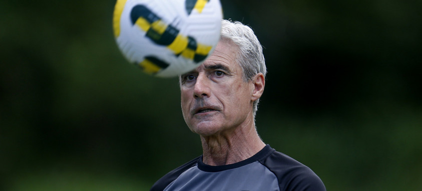 Treinador português Luís Castro fará sua estreia no comando do Botafogo neste domingo, no estádio Nilton Santos - Foto: Vitor Silva / Botafogo Treinador português Luís Castro fará sua estreia no comando do Botafogo neste domingo, no estádio Nilton Santos