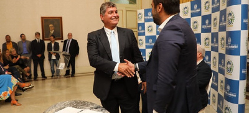 Governador Cláudio Castro empossa novo secretário de Turismo, Sávio Neves - Foto: Ernesto Carrico/Divulgação Governador Cláudio Castro empossa novo secretário de Turismo, Sávio Neves
