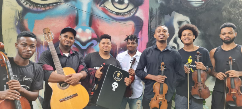 A Orquestra Popular de Niterói é a atração da Sala Carlos Couto